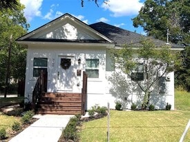 3400 Spence St in Dallas, TX - Building Photo