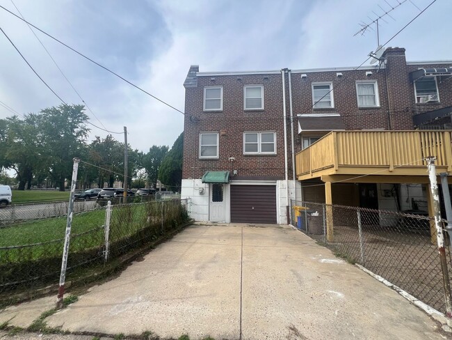 6801 E Roosevelt Blvd in Philadelphia, PA - Building Photo - Building Photo