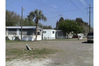 Englewood Mobile Home Park in Gibsonton, FL - Building Photo - Building Photo