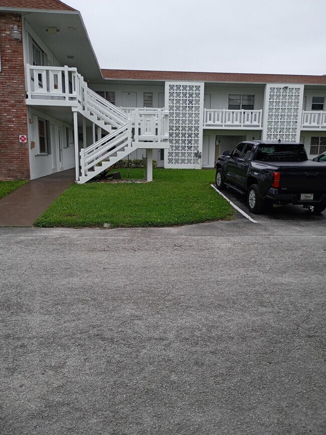 1501 NW 43rd Ave in Lauderhill, FL - Building Photo - Building Photo