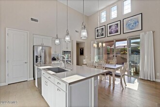 10082 E Bell Rd in Scottsdale, AZ - Building Photo - Building Photo