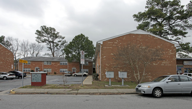 Perry Shores Apartments in Virginia Beach, VA - Building Photo - Building Photo