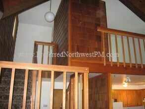 2233 Monterey Ln in Eugene, OR - Building Photo - Building Photo