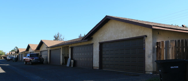 3705 Coffee Rd in Modesto, CA - Building Photo - Building Photo