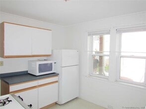 44 Brookside Ave in Torrington, CT - Building Photo - Building Photo