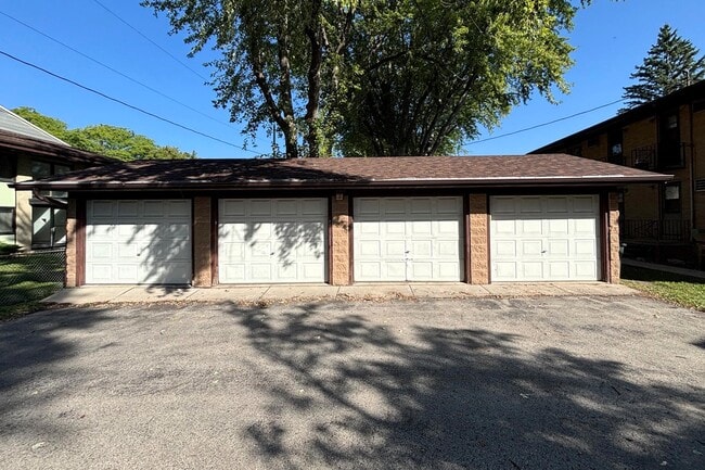 2406 Fremont Ave in Madison, WI - Building Photo - Building Photo