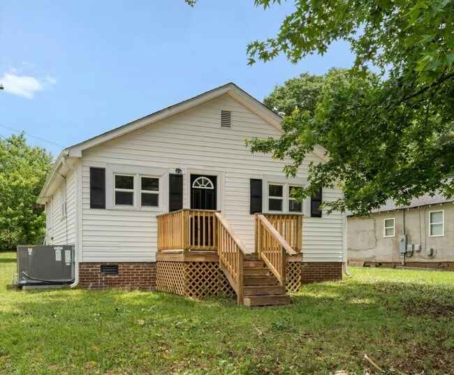 property at 901 Skyland St
