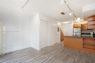 3239 W Trade Ave in Miami, FL - Building Photo - Building Photo