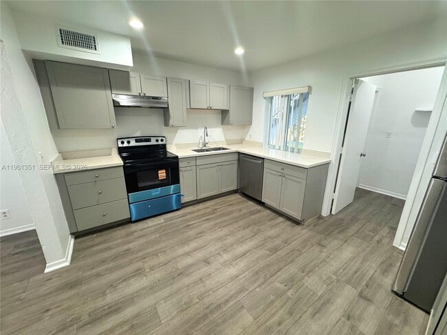 10601 NW 45th St in Coral Springs, FL - Building Photo - Building Photo