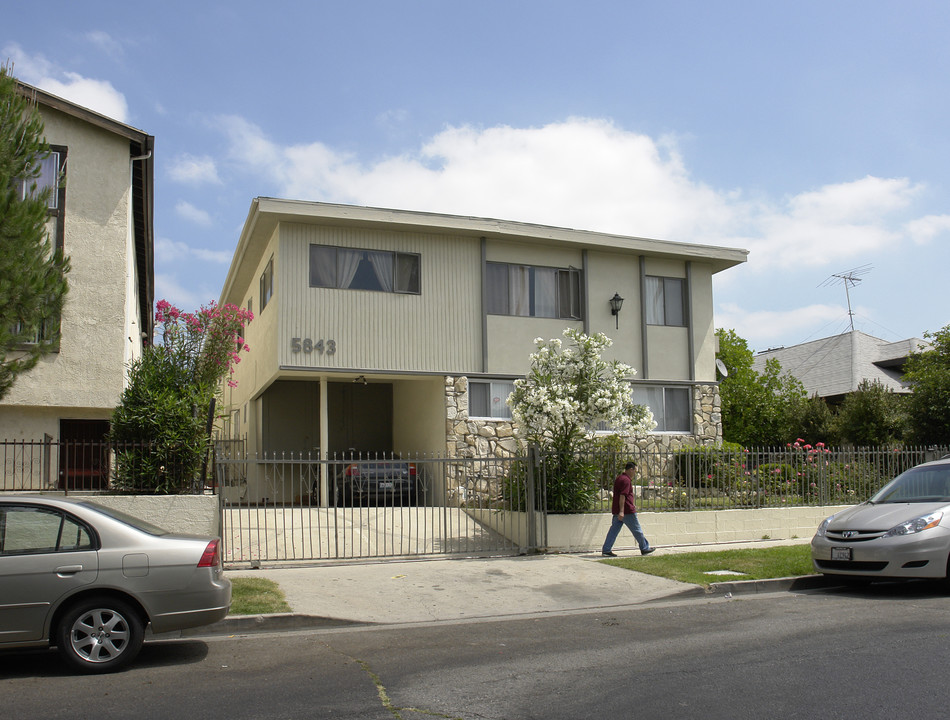 5843 Willoughby Avenue, in Los Angeles, CA - Building Photo