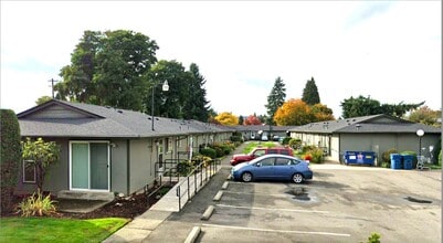 601 W Elizabeth St in Monroe, WA - Building Photo - Building Photo