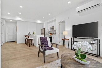 2910 66 St SW, Unit 1 Bedroom in Edmonton, AB - Building Photo - Building Photo