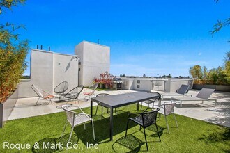 3008 Santa Monica Blvd in Santa Monica, CA - Building Photo - Building Photo