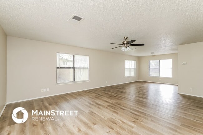 7330 Shadow Trail in San Antonio, TX - Building Photo - Building Photo