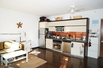 435 21st St, Unit 215 in Miami Beach, FL - Building Photo - Building Photo