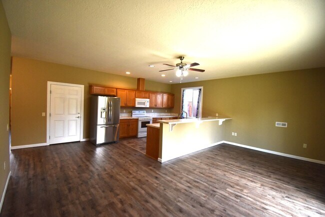 3463 Snow Bird Dr in Lebanon, OR - Building Photo - Building Photo