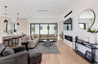 622 1st Pl in Hermosa Beach, CA - Building Photo - Building Photo