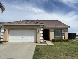 3197 Dinkey Creek Ave in Merced, CA - Building Photo