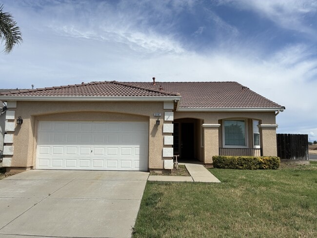 property at 3197 Dinkey Creek Ave