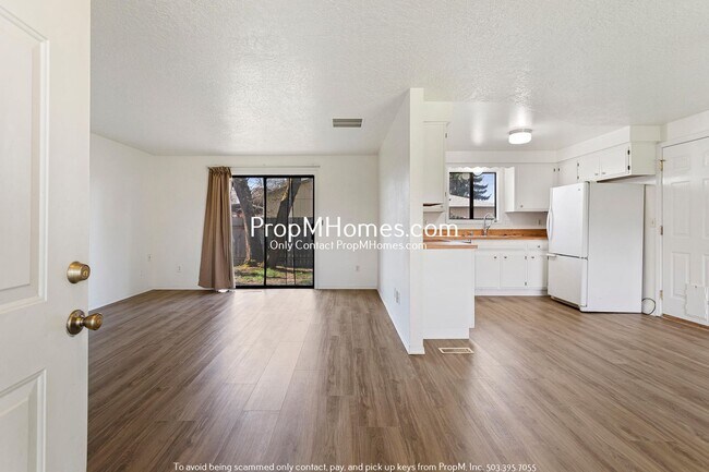 1752 SW Pine St in McMinnville, OR - Building Photo - Building Photo