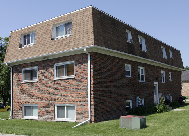 2319 Fairland Dr in Sycamore, IL - Foto de edificio - Building Photo