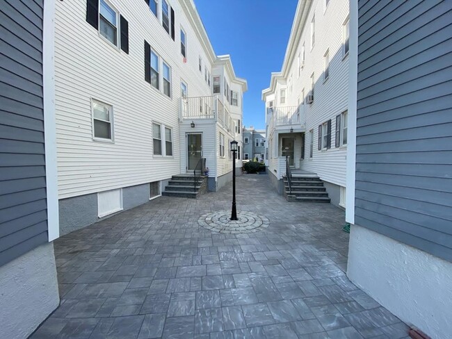 92 Winthrop Shore Dr, Unit 14A
