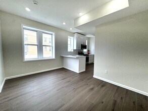 565 West Side Ave in Jersey City, NJ - Building Photo - Building Photo