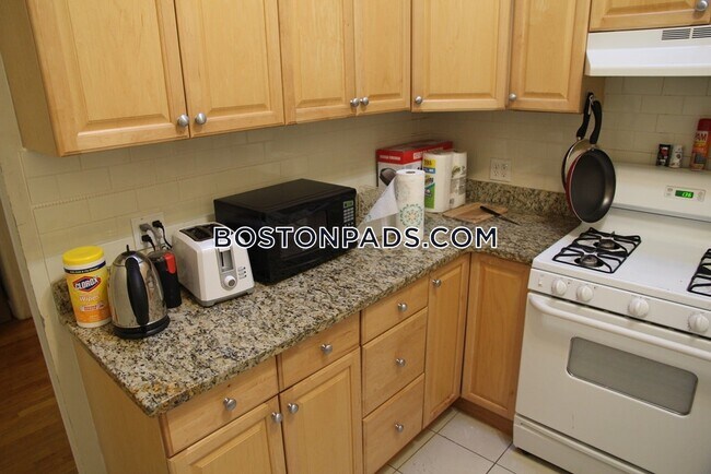 43 Bay State Rd in Boston, MA - Foto de edificio - Building Photo