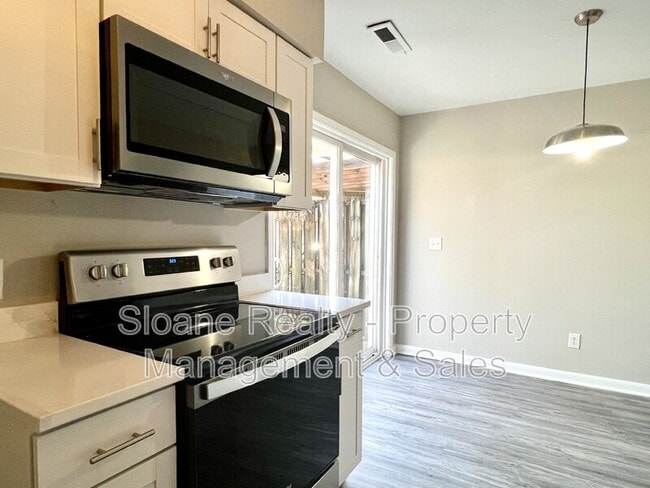 1295 Mathis Ferry Rd in Mount Pleasant, SC - Building Photo - Building Photo