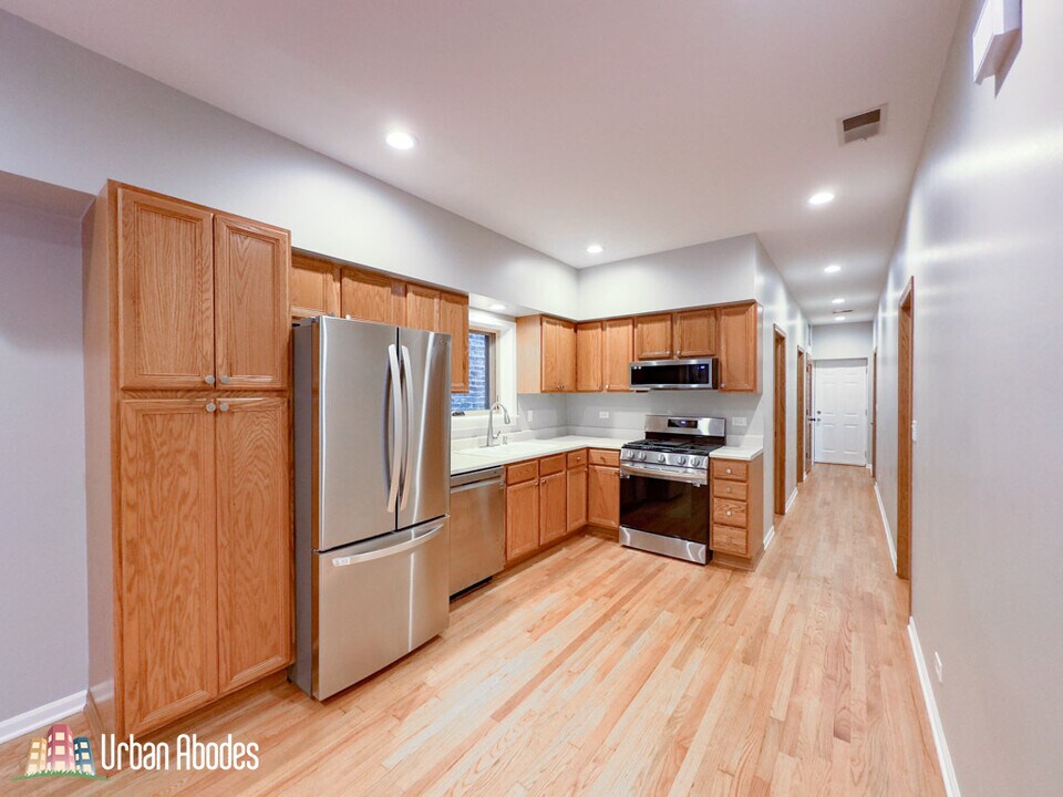 1426 N Bosworth Ave in Chicago, IL - Building Photo