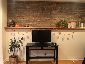 2335 W McLean Ave, Unit 1 in Chicago, IL - Building Photo - Building Photo