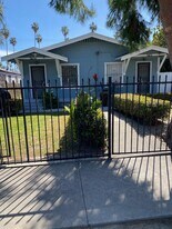 5426 S Van Ness Ave in Los Angeles, CA - Building Photo