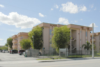 Bella Vista Apartments in Miami, FL - Building Photo - Building Photo