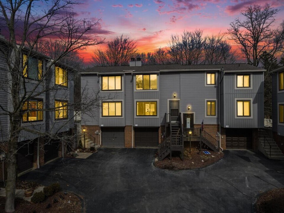 109 Serendipity Dr in Coraopolis, PA - Foto de edificio