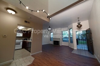 2890 E Huntington Blvd in Fresno, CA - Building Photo - Building Photo