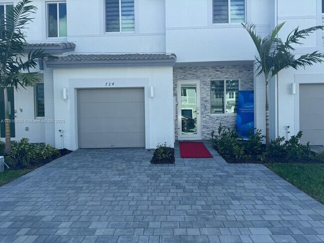 property at 724 SE 13th St Cir