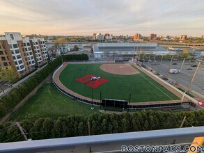 1079 Commonwealth Ave, Unit 503 in Boston, MA - Foto de edificio - Building Photo