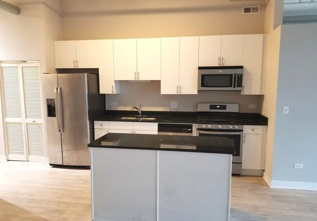 740 W Fulton St in Chicago, IL - Building Photo - Building Photo