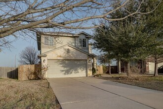 1206 Hensley Dr in Leander, TX - Building Photo - Building Photo