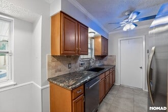 5718 Charlie Chan Dr in San Antonio, TX - Foto de edificio - Building Photo