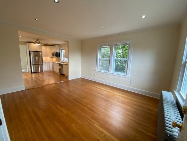 56 Charles St, Unit First floor in Greenwich, CT - Foto de edificio - Building Photo