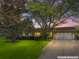 2226 Shannondale Dr in Libertyville, IL - Building Photo