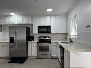 1214 NE 5th Ter, Unit 3 in Fort Lauderdale, FL - Foto de edificio - Building Photo