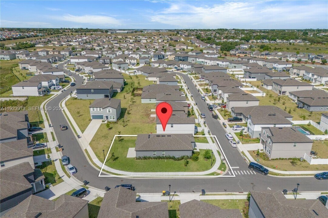 2375 Lancashire St in Davenport, FL - Building Photo