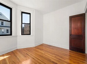 69 Quint Ave in Boston, MA - Foto de edificio - Building Photo