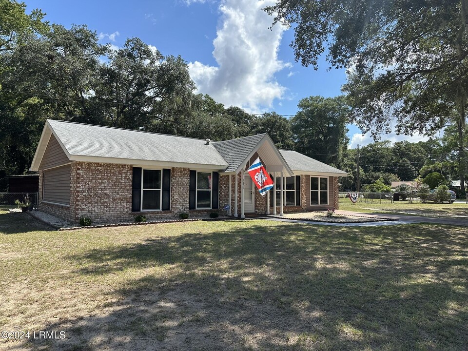 2607 Harvey Rd in Beaufort, SC - Foto de edificio