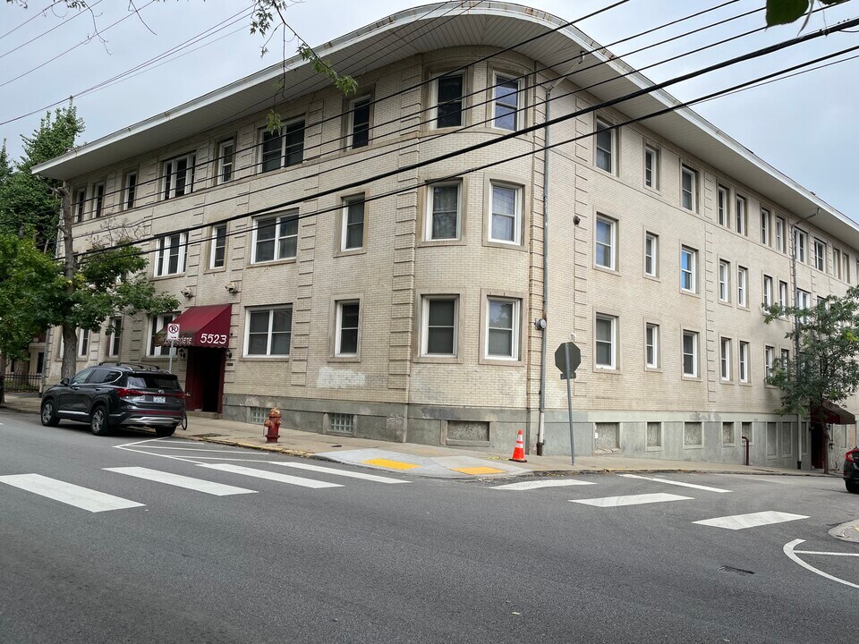 5523 Ellsworth Ave, Unit #7B in Pittsburgh, PA - Foto de edificio