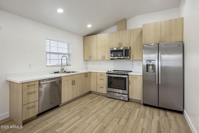 220 N Drew St in Mesa, AZ - Foto de edificio - Building Photo