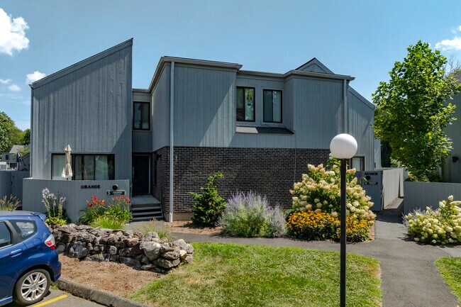 Fox Hill Condos in Ridgefield, CT - Building Photo - Building Photo