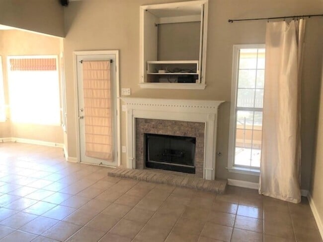 9291 N Fairmont Cir in Collierville, TN - Building Photo - Building Photo